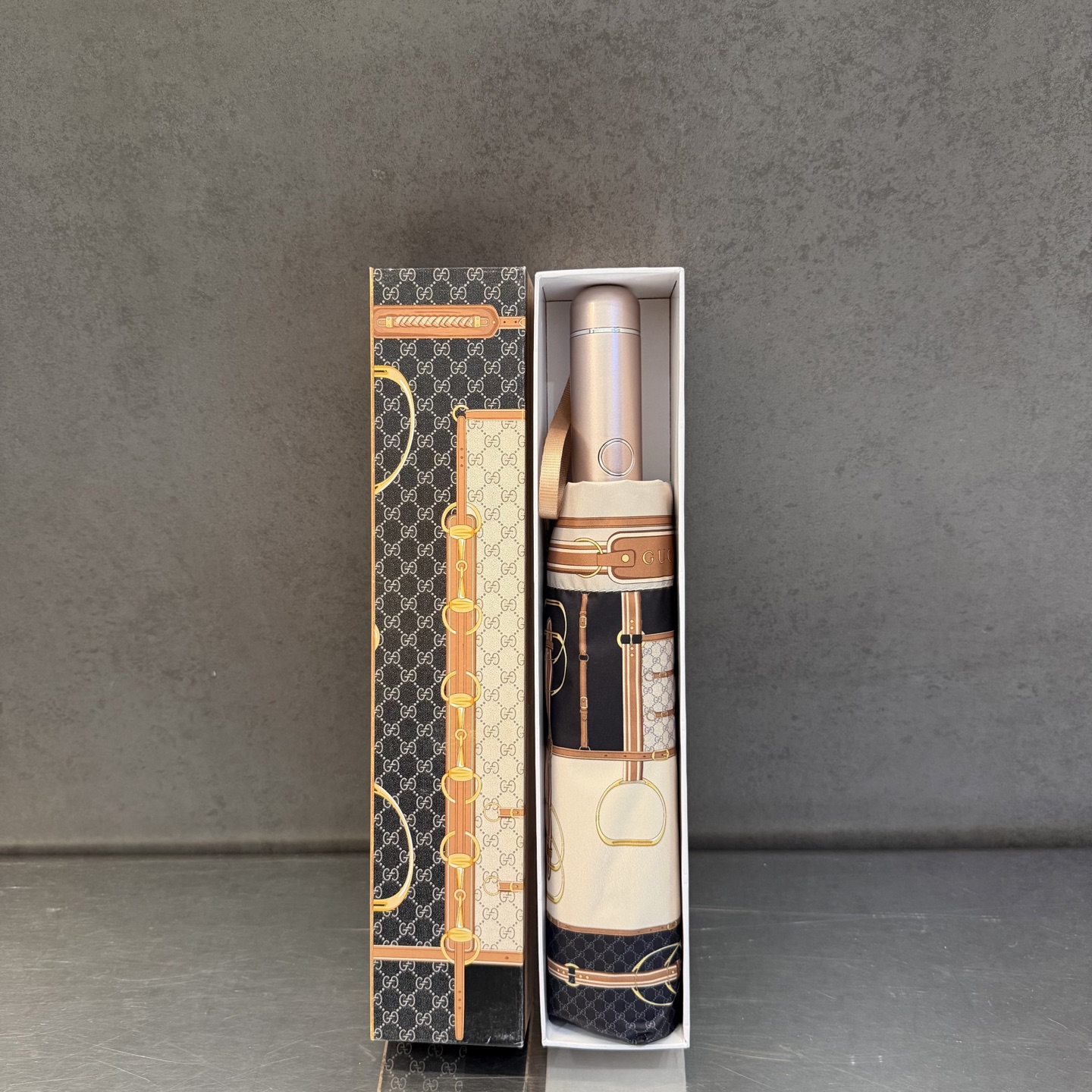 LV 路易威登三折防晒睛雨伞。。 夏季新款 全自动折叠晴雨伞 内里黑色涂层防晒有效阻隔紫外线99%，UP