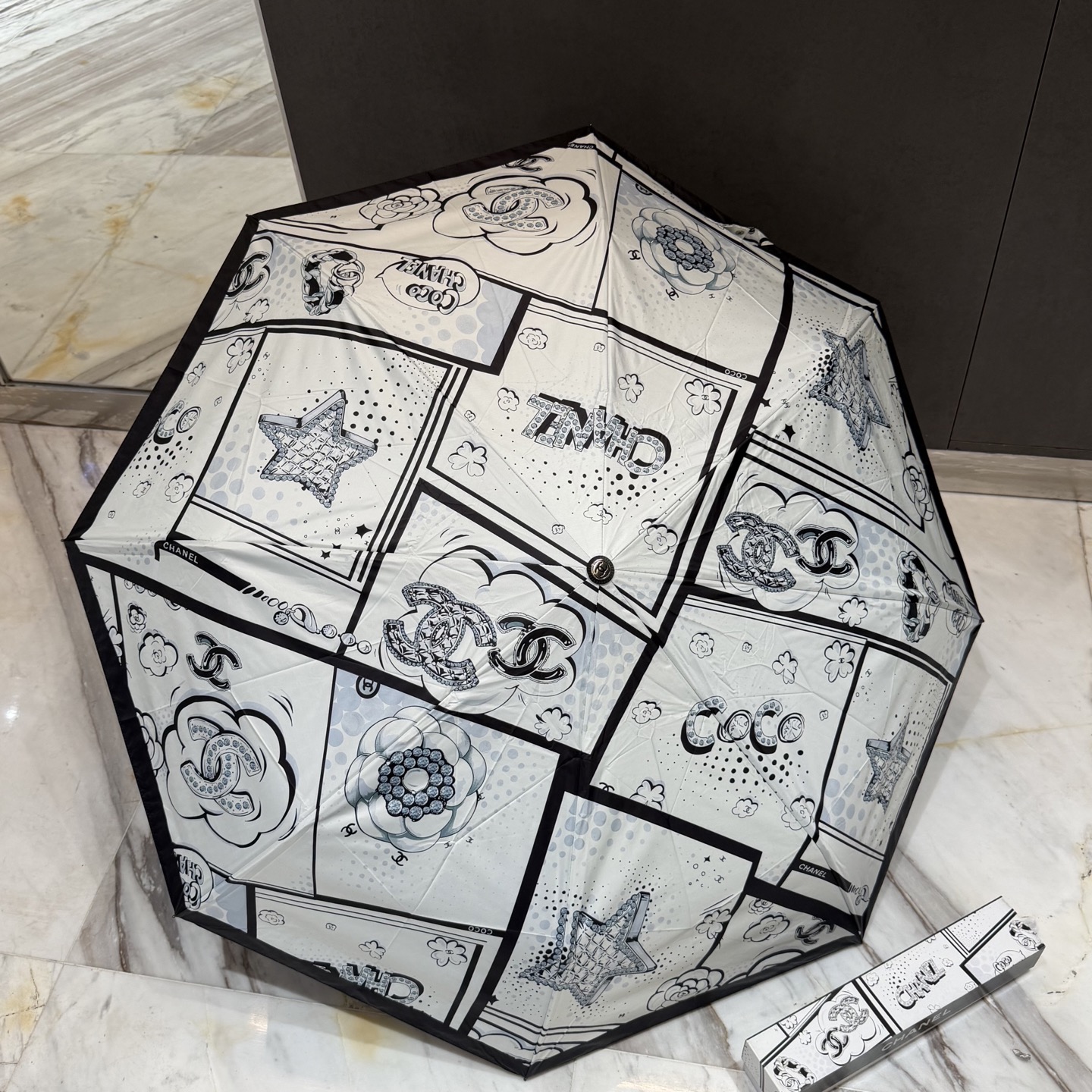 CHANEL（香奈儿）新款三折自动折叠晴雨伞 做工精细 气质 时尚 炒鸡好看！防紫外线 人手必备 ！