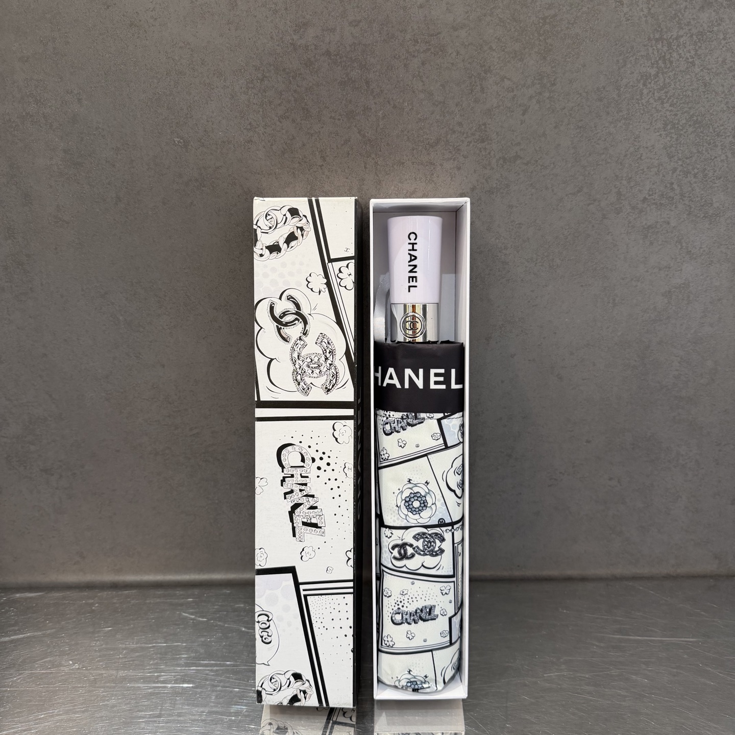 CHANEL（香奈儿）新款三折自动折叠晴雨伞 做工精细 气质 时尚 炒鸡好看！防紫外线 人手必备 ！