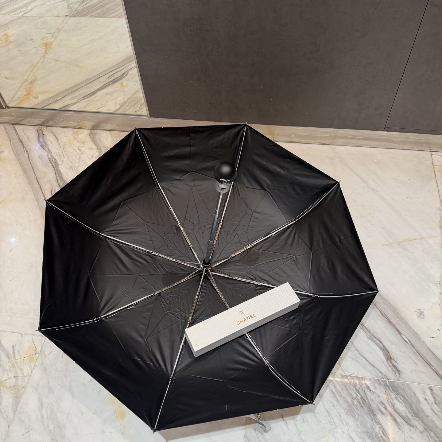 CHANEL（香奈儿）新款三折自动折叠晴雨伞 做工精细 气质 时尚 炒鸡好看！防紫外线 人手必备 ！