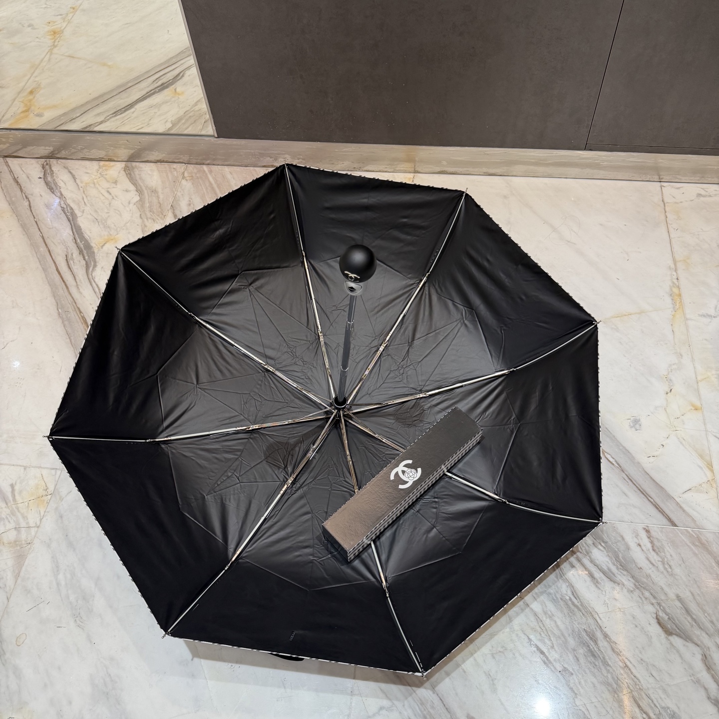 CHANEL（香奈儿）新款三折自动折叠晴雨伞 做工精细 气质 时尚 炒鸡好看！防紫外线 人手必备 ！