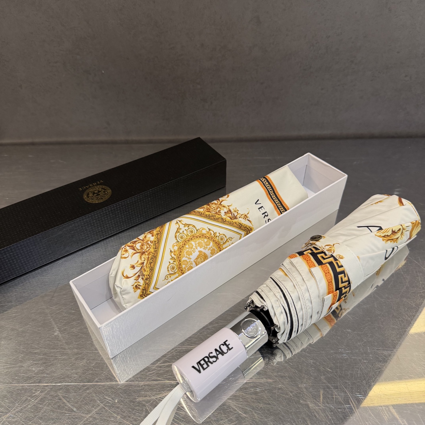 🌈🌈️范思哲（VERSACE）三折防晒睛雨伞。。 2025夏季新款 全自动折叠晴雨伞 内里黑色涂层防晒有