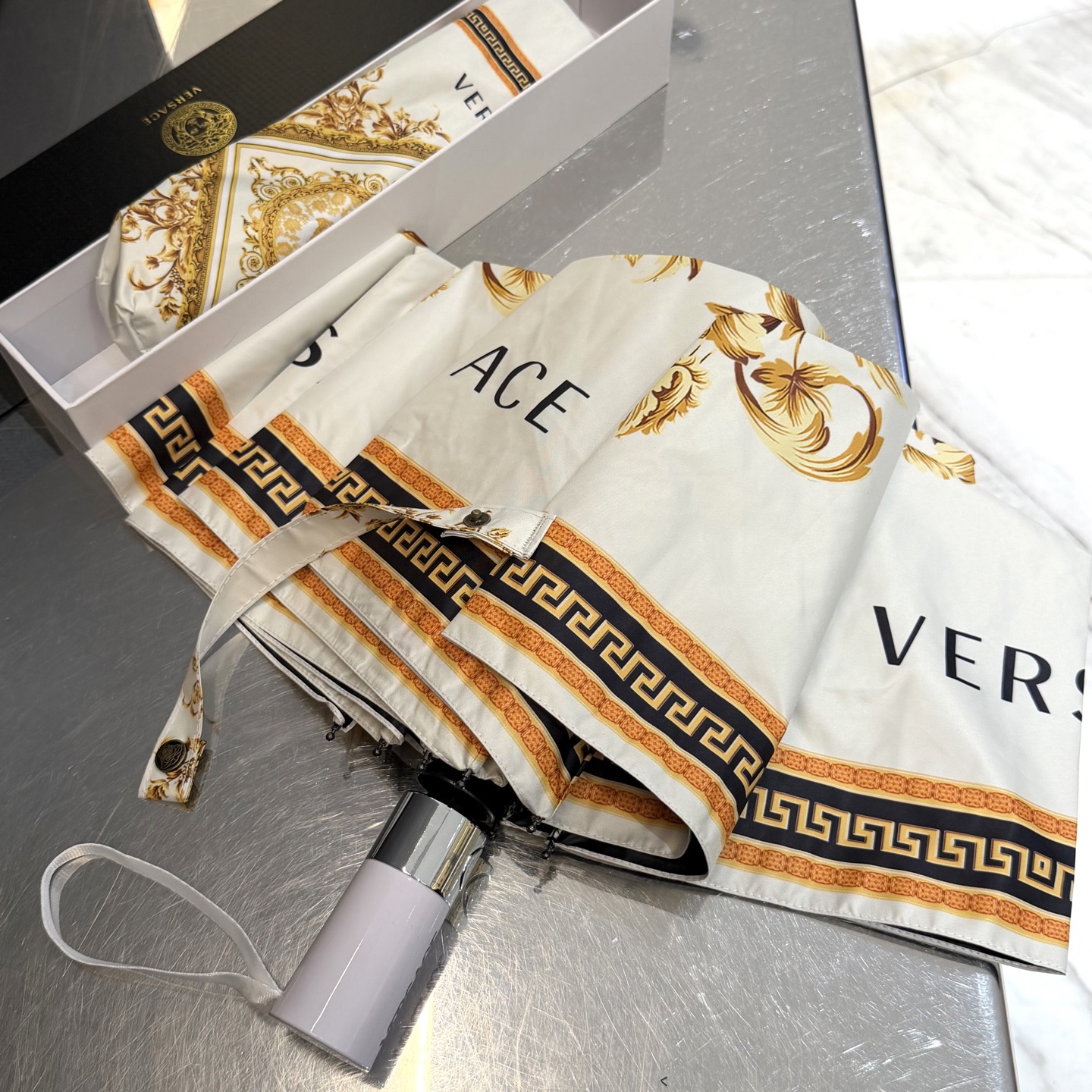 🌈🌈️范思哲（VERSACE）三折防晒睛雨伞。。 2025夏季新款 全自动折叠晴雨伞 内里黑色涂层防晒有