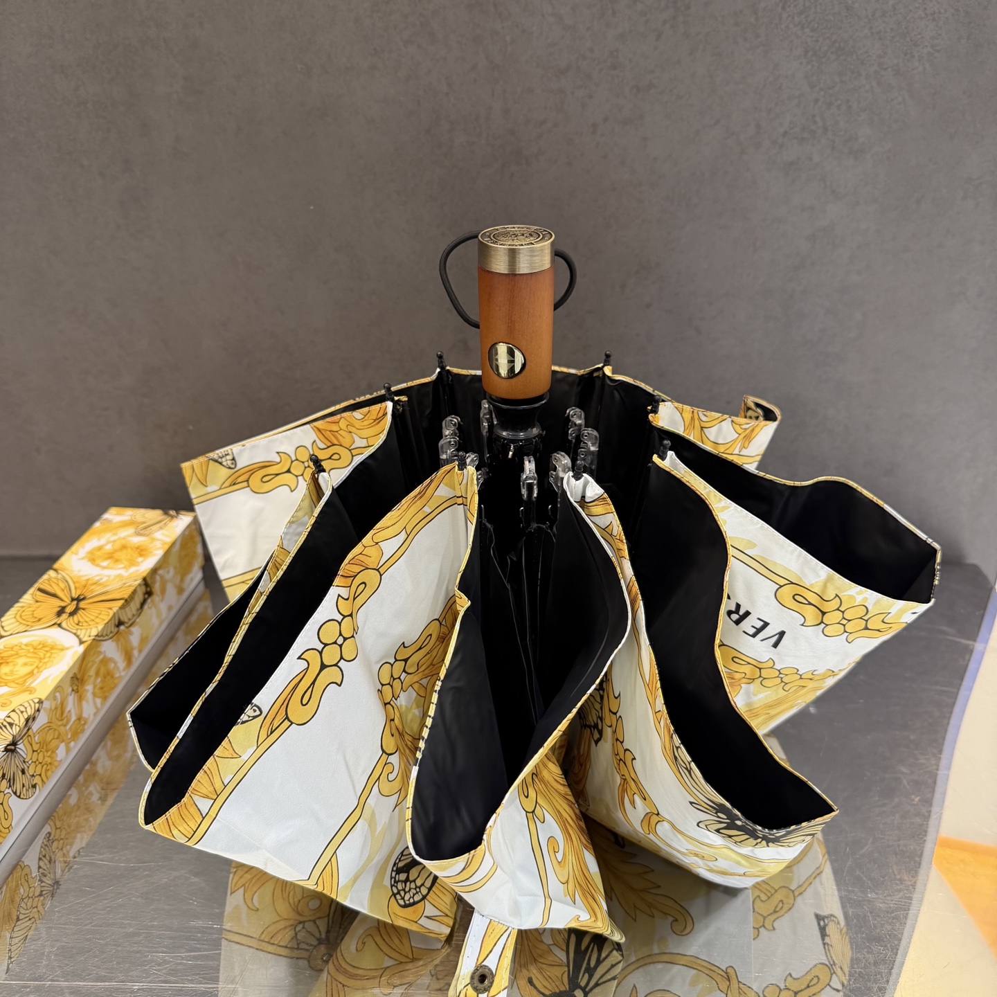 🌈🌈️范思哲（VERSACE）三折防晒睛雨伞。。 2025夏季新款 全自动折叠晴雨伞 内里黑色涂层防晒有