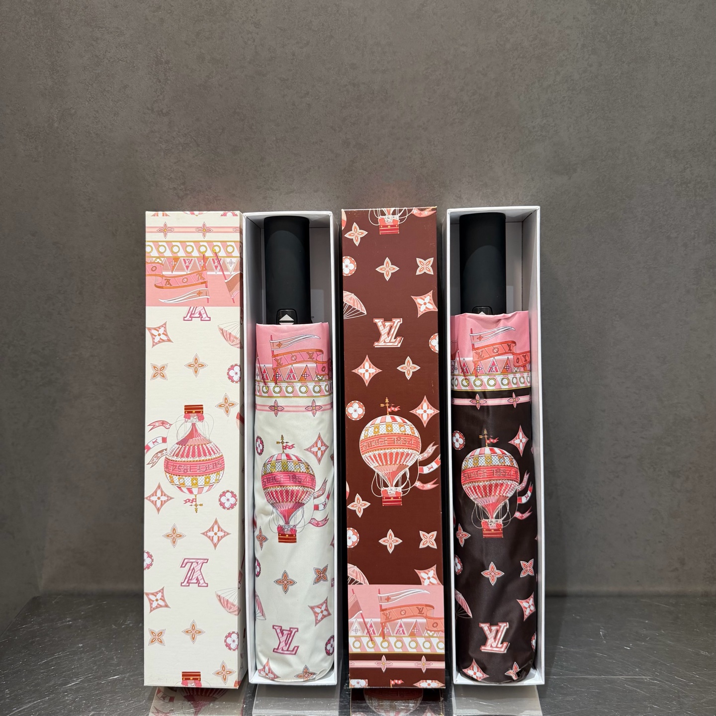 LV 路易威登三折防晒睛雨伞。。 夏季新款 全自动折叠晴雨伞 内里黑色涂层防晒有效阻隔紫外线99%，UP