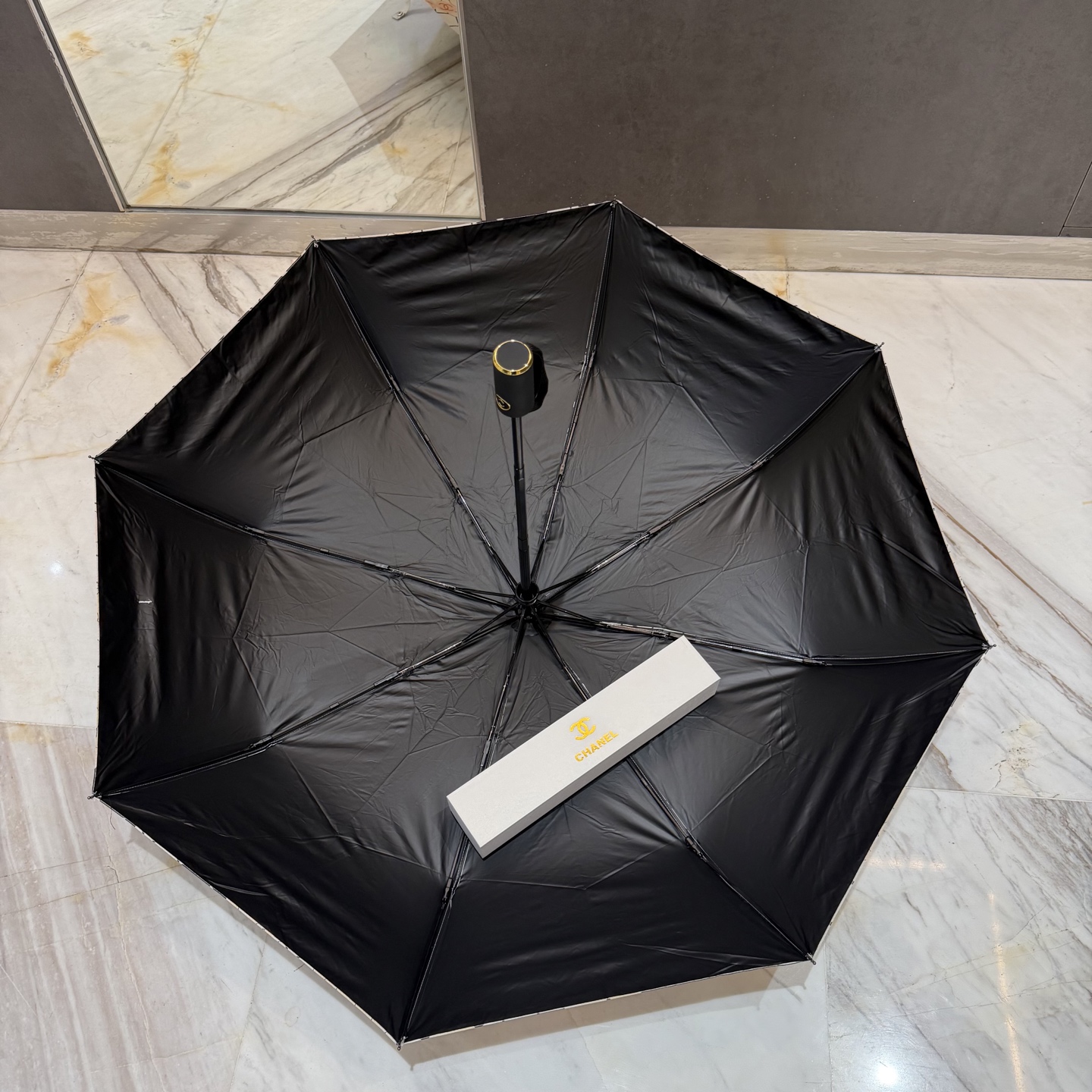 CHANEL（香奈儿）新款三折自动折叠晴雨伞 做工精细 气质 时尚 炒鸡好看！防紫外线 人手必备 ！