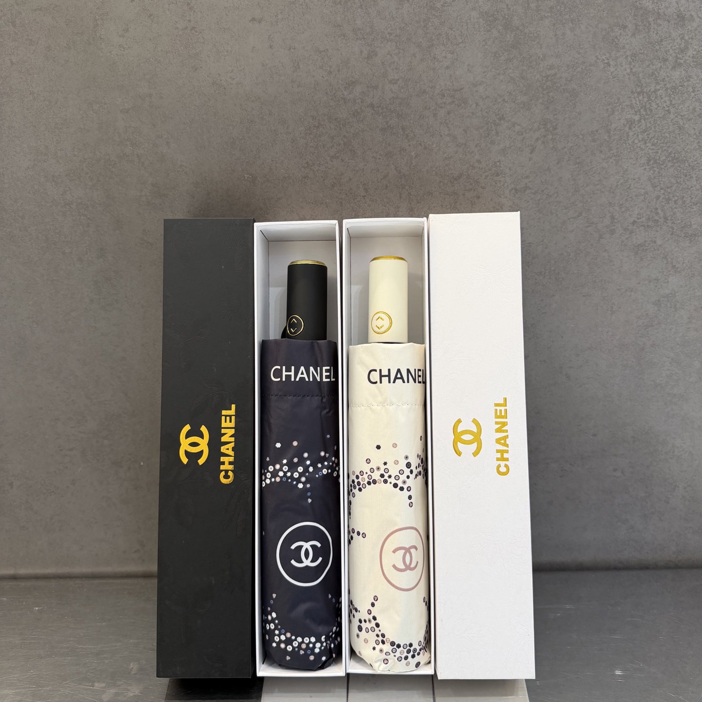 CHANEL（香奈儿）新款三折自动折叠晴雨伞 做工精细 气质 时尚 炒鸡好看！防紫外线 人手必备 ！