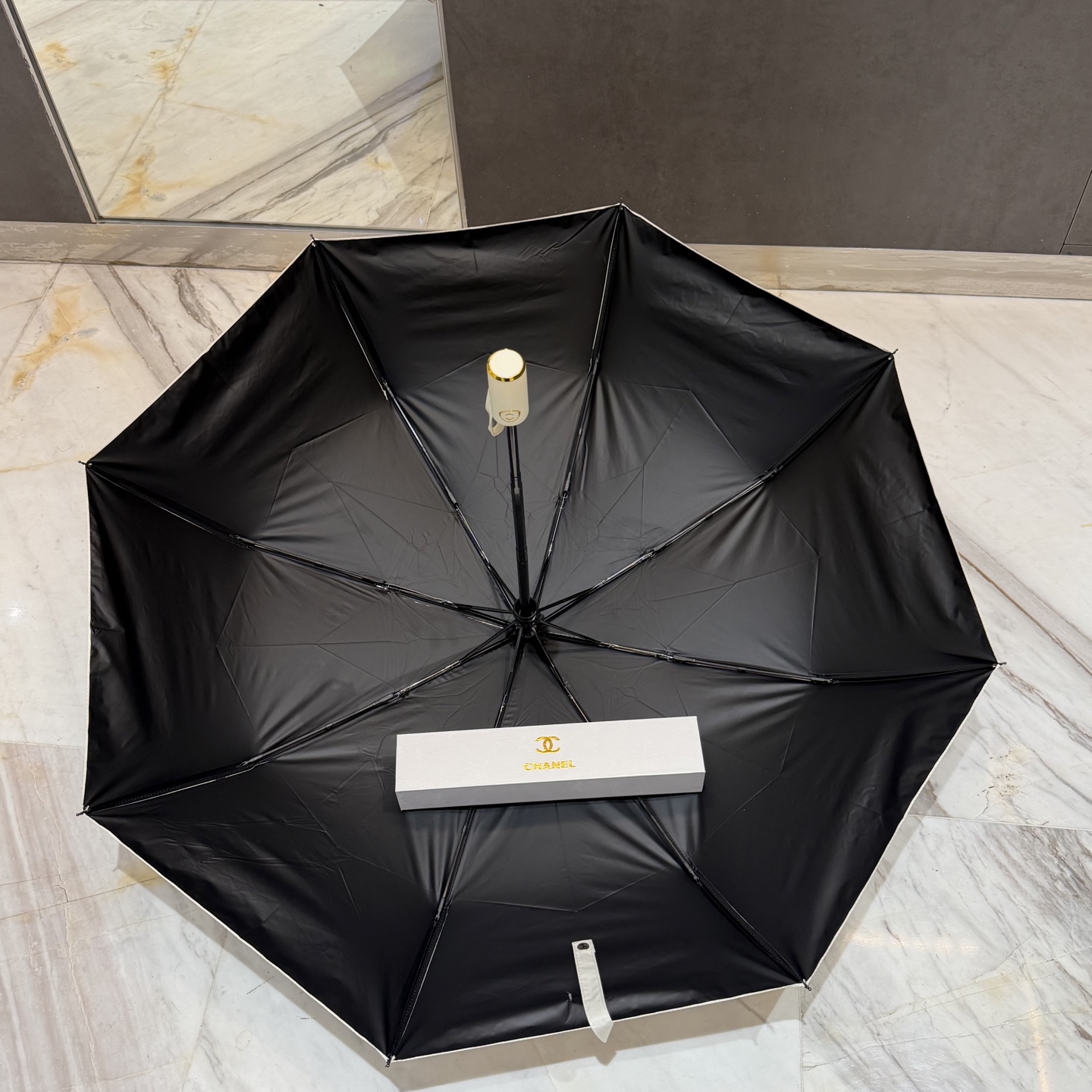 CHANEL（香奈儿）新款三折自动折叠晴雨伞 做工精细 气质 时尚 炒鸡好看！防紫外线 人手必备 ！