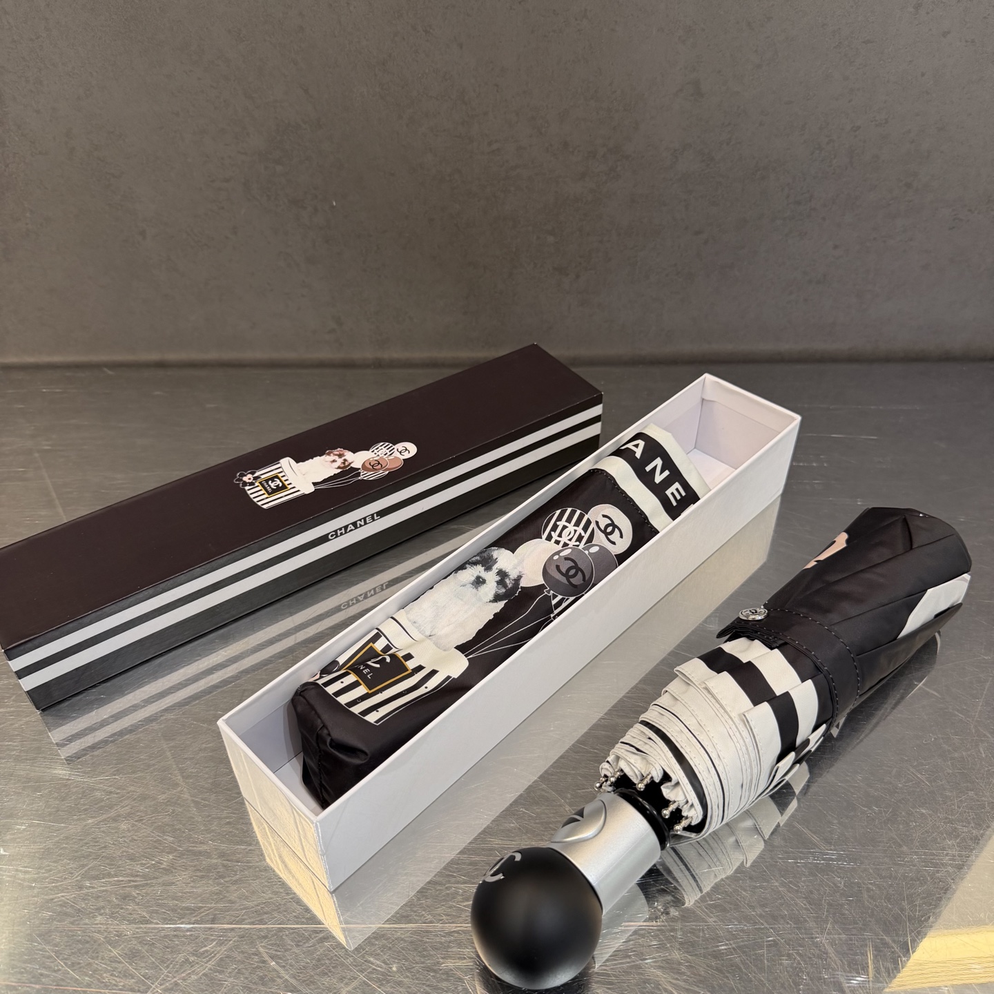 CHANEL（香奈儿）新款三折自动折叠晴雨伞 做工精细 气质 时尚 炒鸡好看！防紫外线 人手必备 ！