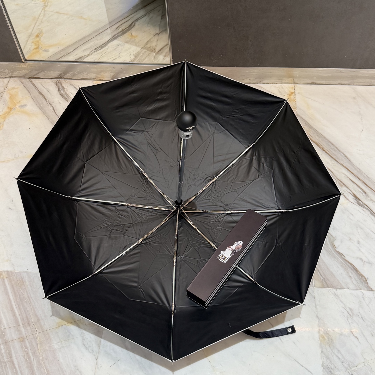 CHANEL（香奈儿）新款三折自动折叠晴雨伞 做工精细 气质 时尚 炒鸡好看！防紫外线 人手必备 ！