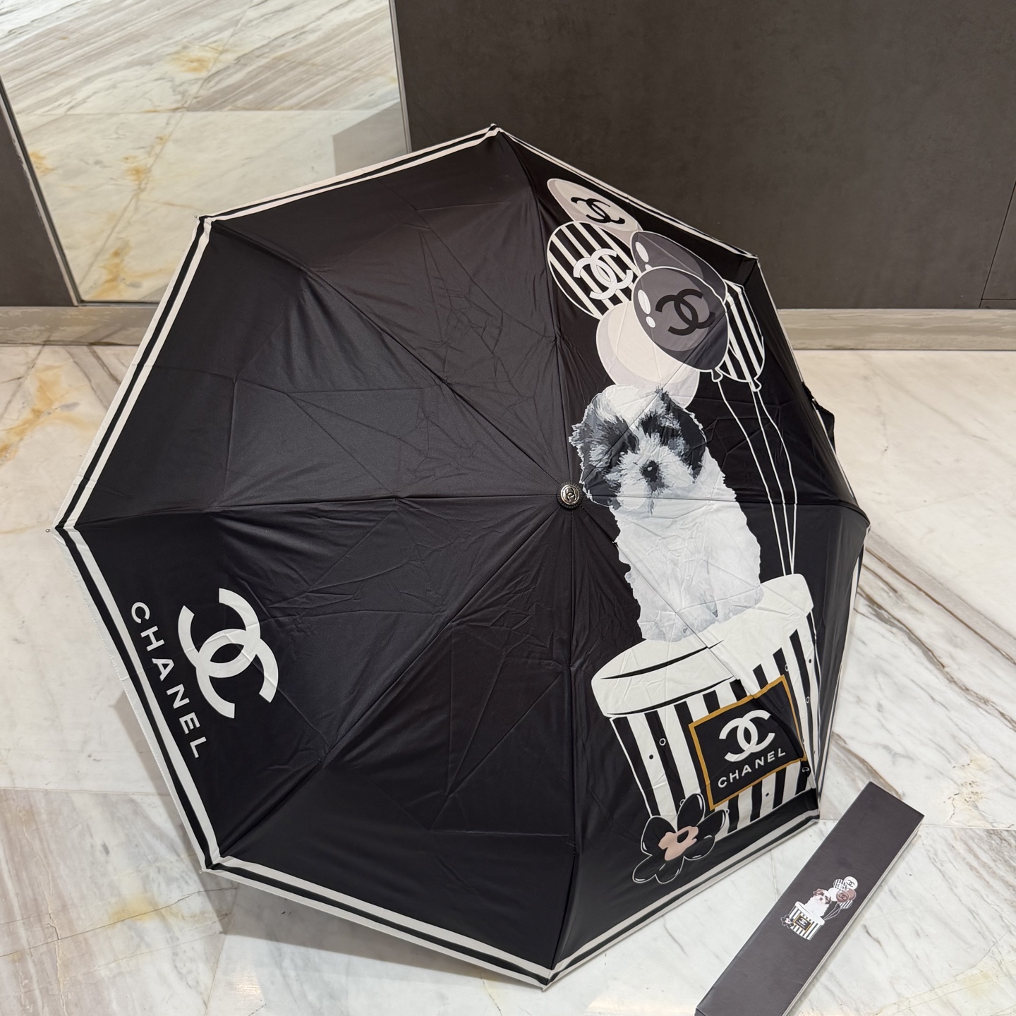 CHANEL（香奈儿）新款三折自动折叠晴雨伞 做工精细 气质 时尚 炒鸡好看！防紫外线 人手必备 ！