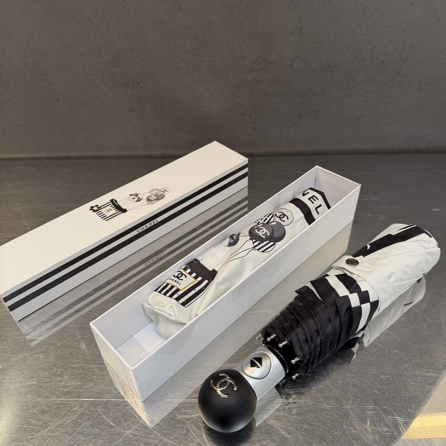 CHANEL（香奈儿）新款三折自动折叠晴雨伞 做工精细 气质 时尚 炒鸡好看！防紫外线 人手必备 ！