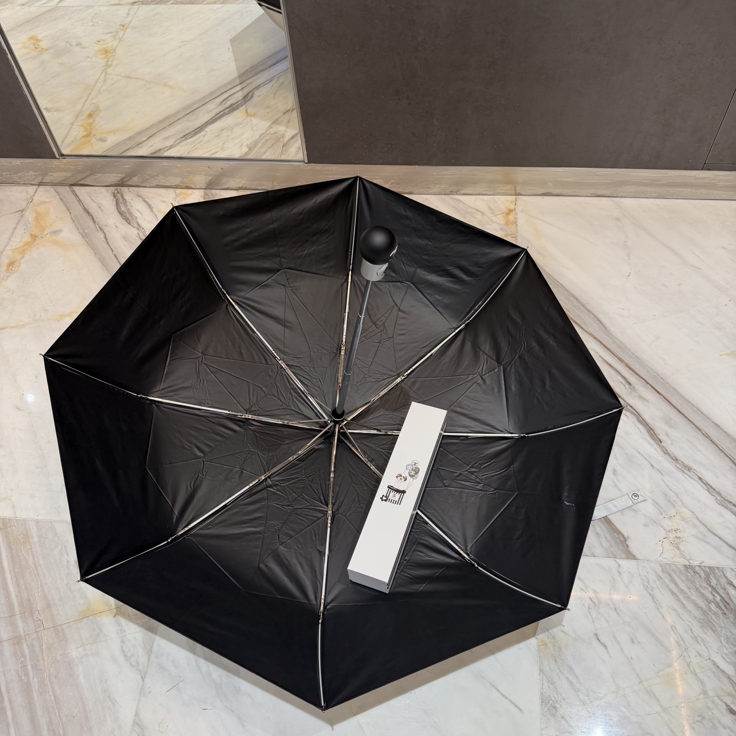 CHANEL（香奈儿）新款三折自动折叠晴雨伞 做工精细 气质 时尚 炒鸡好看！防紫外线 人手必备 ！
