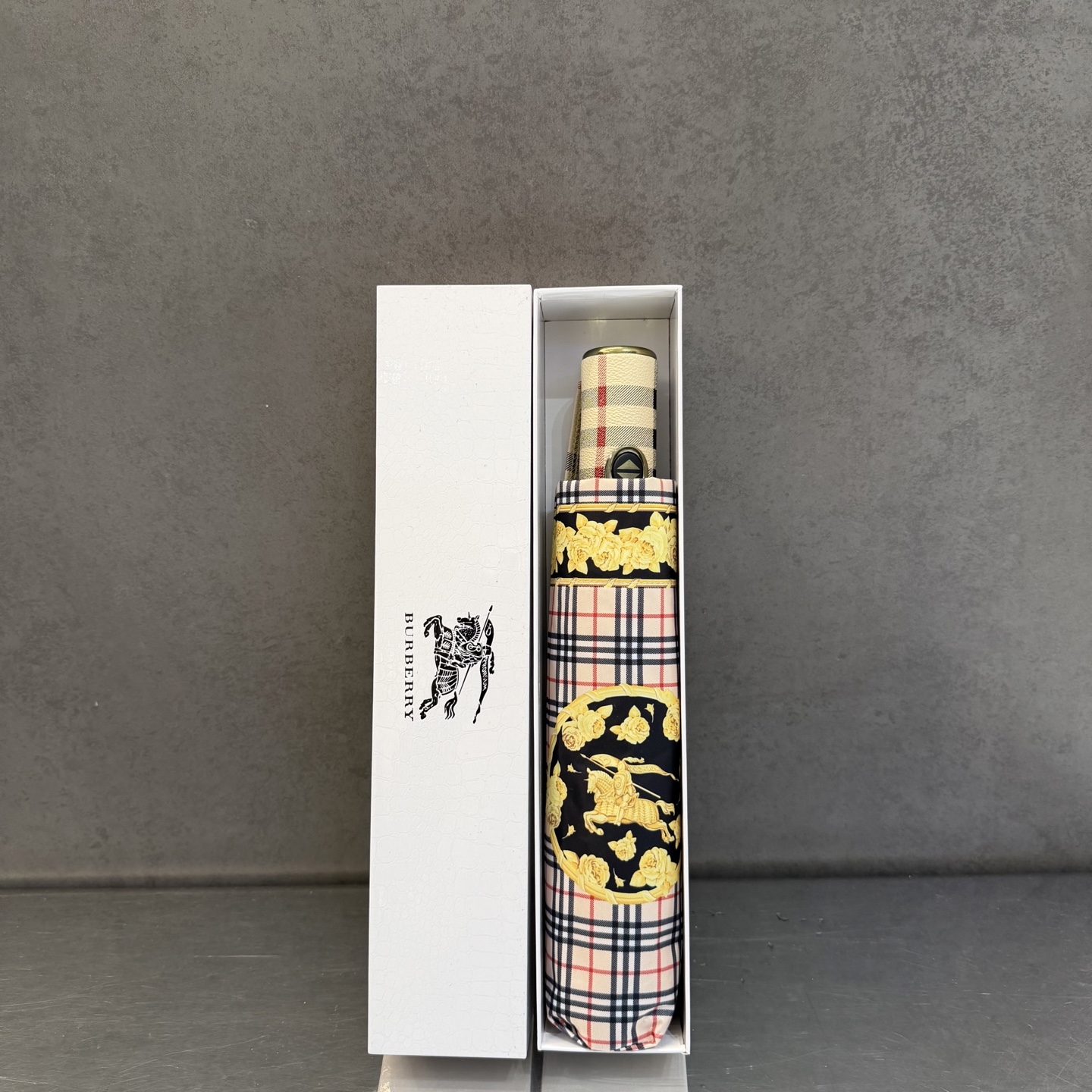 巴宝莉BURBERRY 三折防晒睛雨伞。。 2025夏季新款 全自动折叠晴雨伞 内里黑色涂层防晒有效阻隔