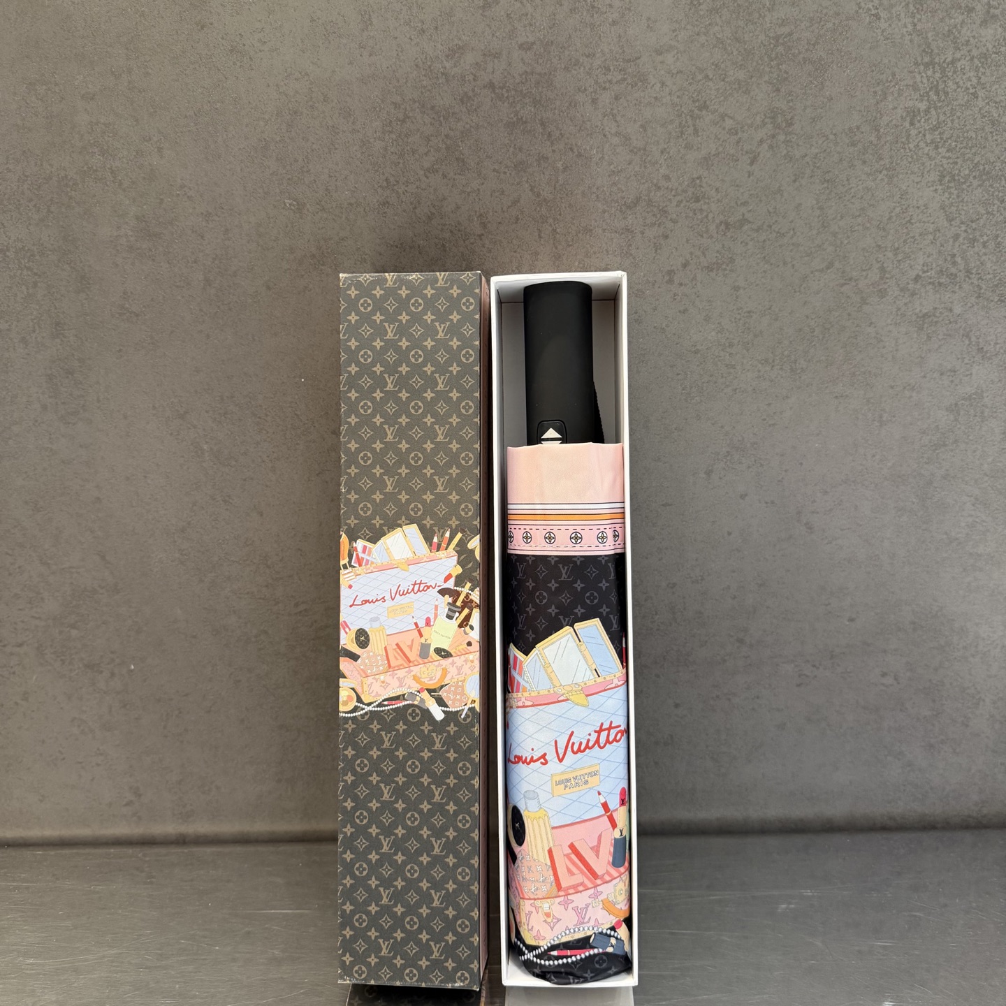 LV 路易威登三折防晒睛雨伞。。 夏季新款 全自动折叠晴雨伞 内里黑色涂层防晒有效阻隔紫外线99%，UP