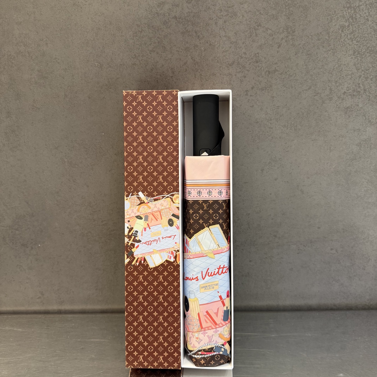 LV 路易威登三折防晒睛雨伞。。 夏季新款 全自动折叠晴雨伞 内里黑色涂层防晒有效阻隔紫外线99%，UP