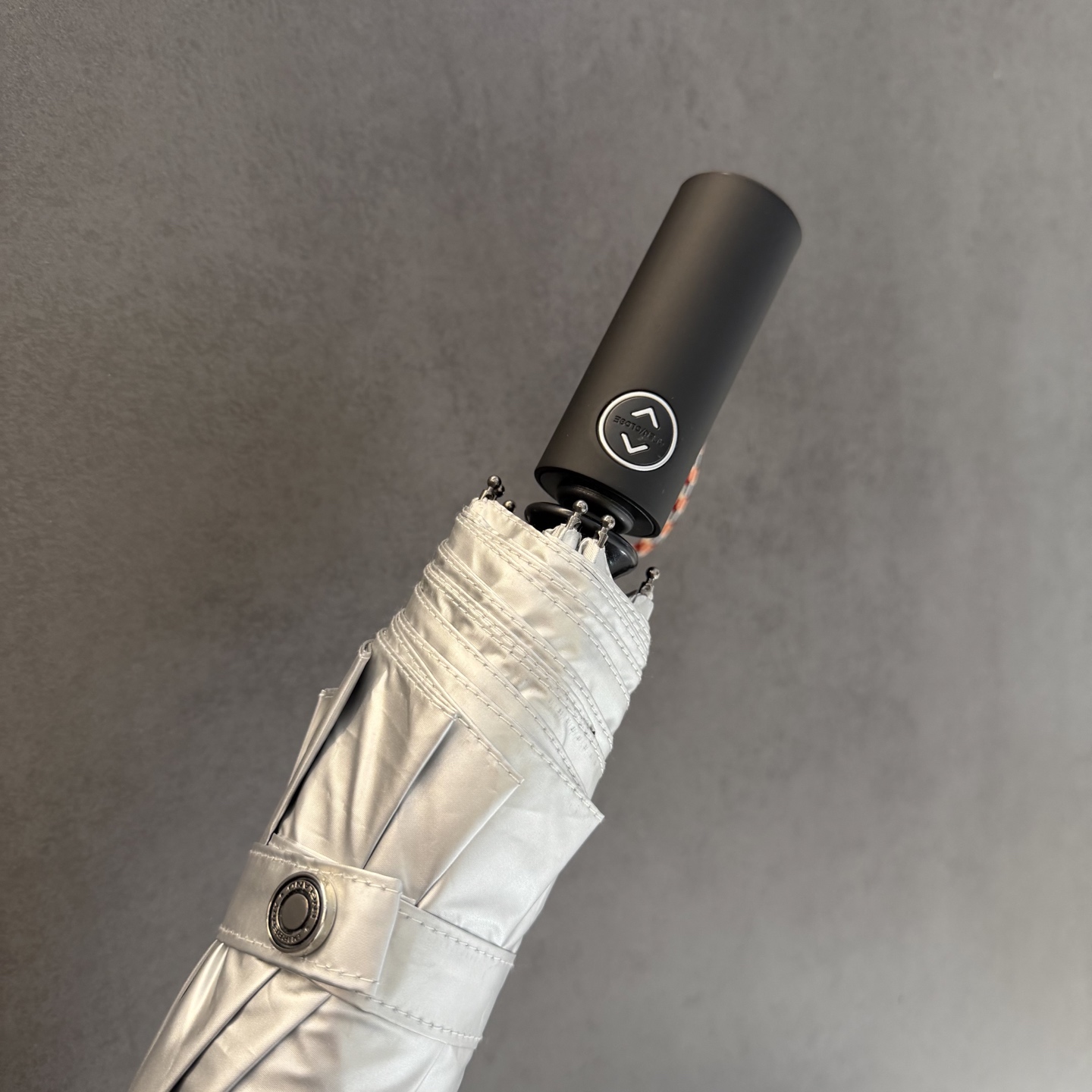 巴宝莉BURBERRY 新款太银胶全遮光防晒遮阳晴雨伞巴宝莉自动开收👉层防晒有效阻隔紫外线99%，UPF