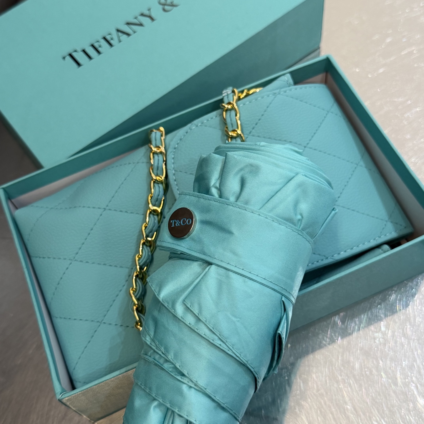 Tiffany蒂芙尼 。。 夏季新款 五折晴雨伞 配送链包配套礼盒 链包可放手机 ，时尚博主人手一套，造