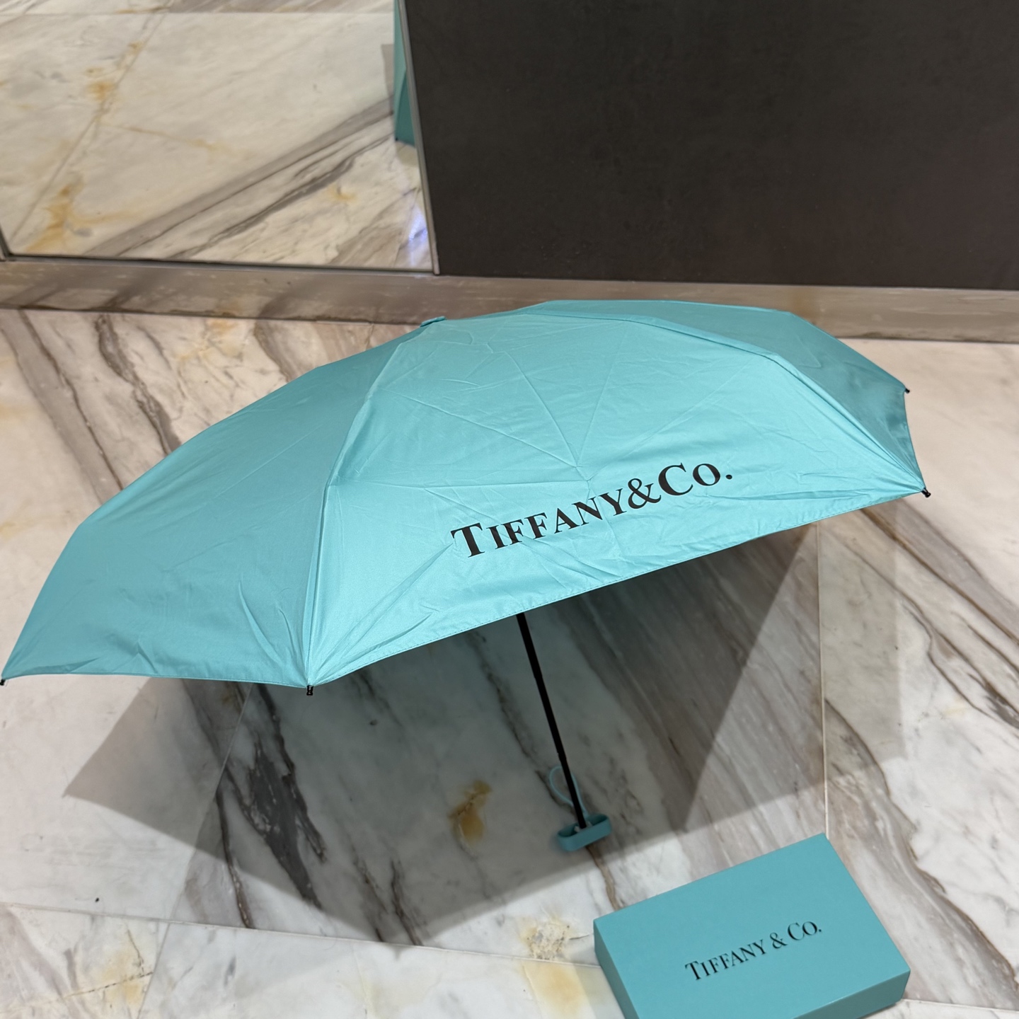Tiffany蒂芙尼 。。 夏季新款 五折晴雨伞 配送链包配套礼盒 链包可放手机 ，时尚博主人手一套，造