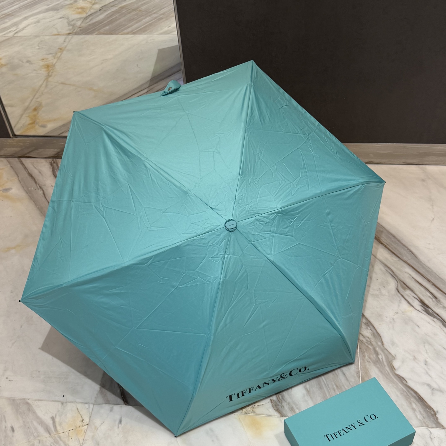 Tiffany蒂芙尼 。。 夏季新款 五折晴雨伞 配送链包配套礼盒 链包可放手机 ，时尚博主人手一套，造