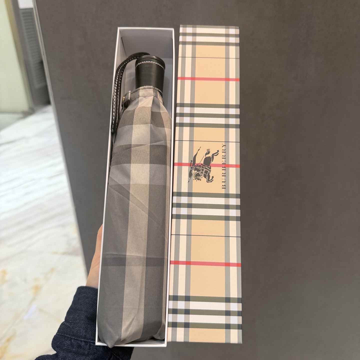 巴宝莉BURBERRY 新款全遮光防晒遮阳晴雨伞巴宝莉自动开收👉层防晒有效阻隔紫外线99%，UPF>50