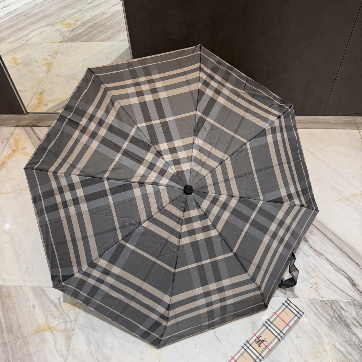 巴宝莉BURBERRY 新款全遮光防晒遮阳晴雨伞巴宝莉自动开收👉层防晒有效阻隔紫外线99%，UPF>50