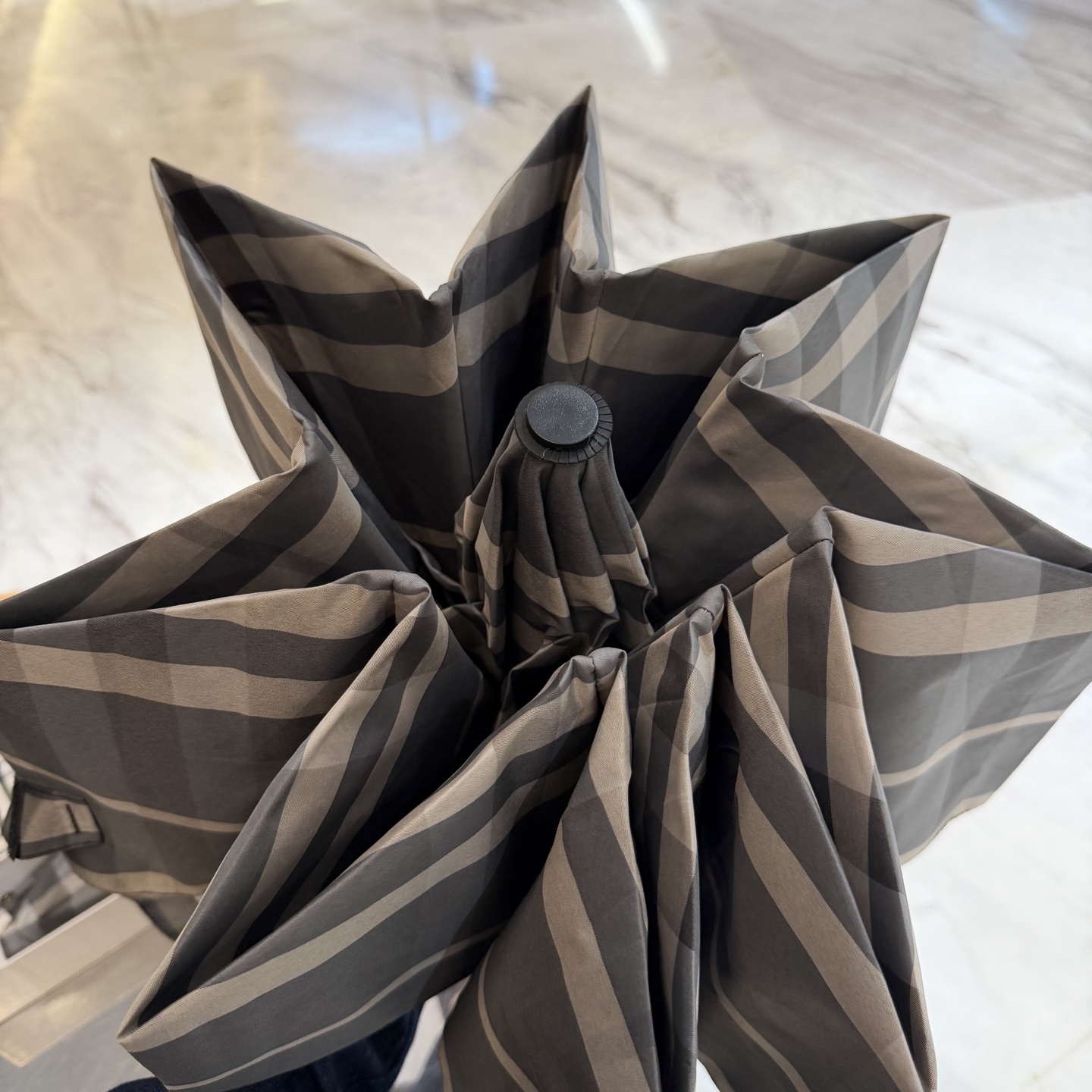 巴宝莉BURBERRY 新款全遮光防晒遮阳晴雨伞巴宝莉自动开收👉层防晒有效阻隔紫外线99%，UPF>50