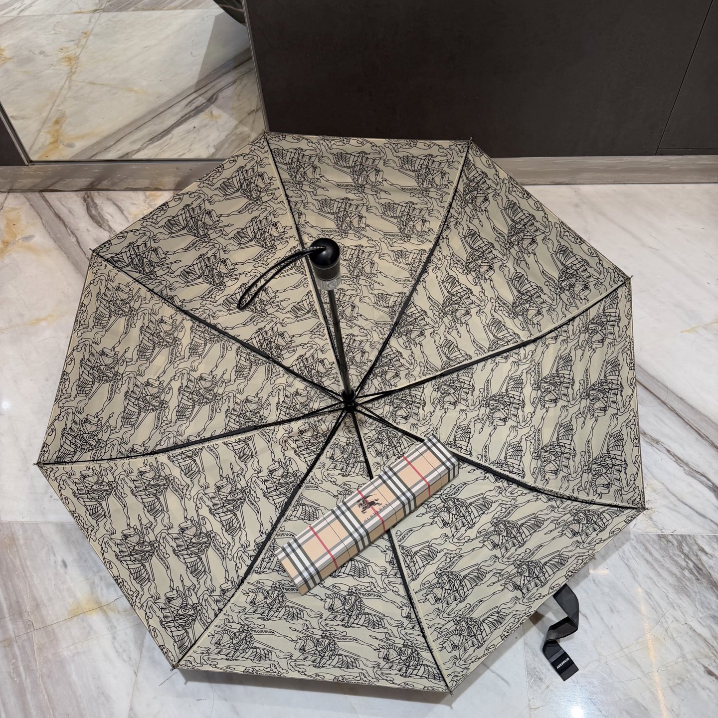 巴宝莉BURBERRY 新款全遮光防晒遮阳晴雨伞巴宝莉自动开收👉层防晒有效阻隔紫外线99%，UPF>50