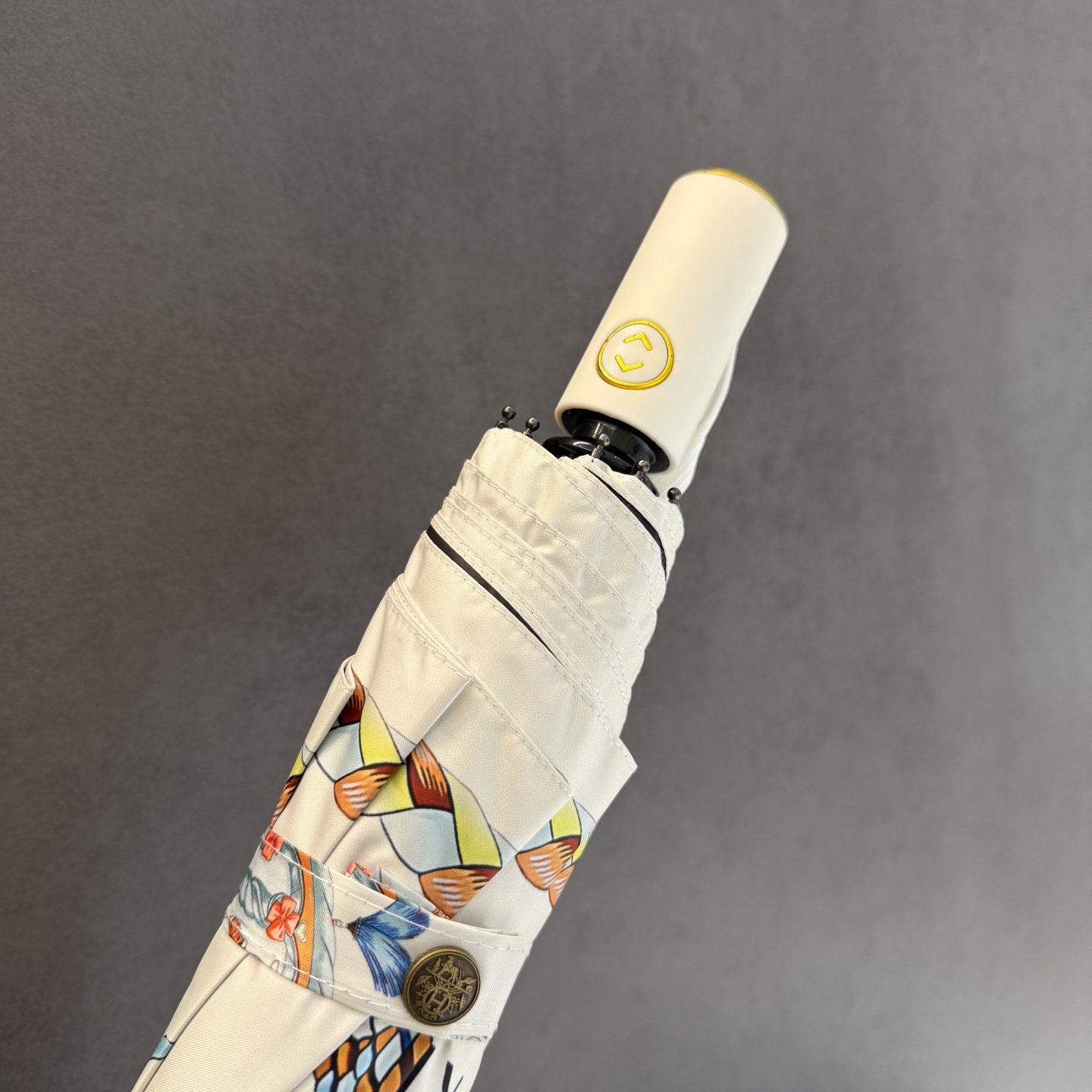 爱马仕HERMES 三折防晒睛雨伞。。 夏季新款 全自动折叠晴雨伞 内里黑色涂层防晒有效阻隔紫外线99%