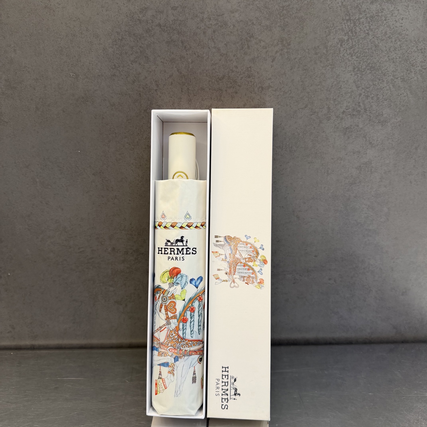 爱马仕HERMES 三折防晒睛雨伞。。 夏季新款 全自动折叠晴雨伞 内里黑色涂层防晒有效阻隔紫外线99%