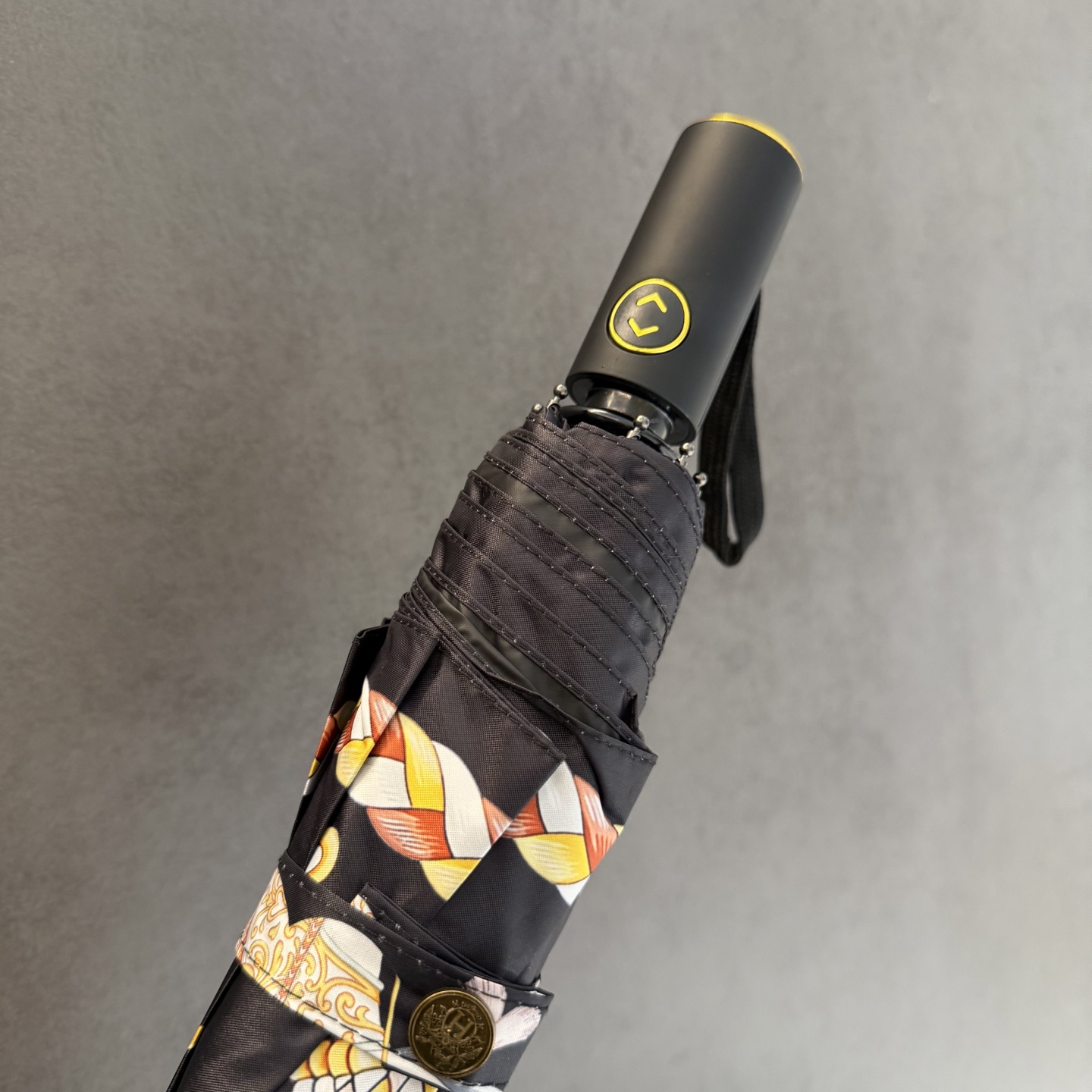 爱马仕HERMES 三折防晒睛雨伞。。 夏季新款 全自动折叠晴雨伞 内里黑色涂层防晒有效阻隔紫外线99%