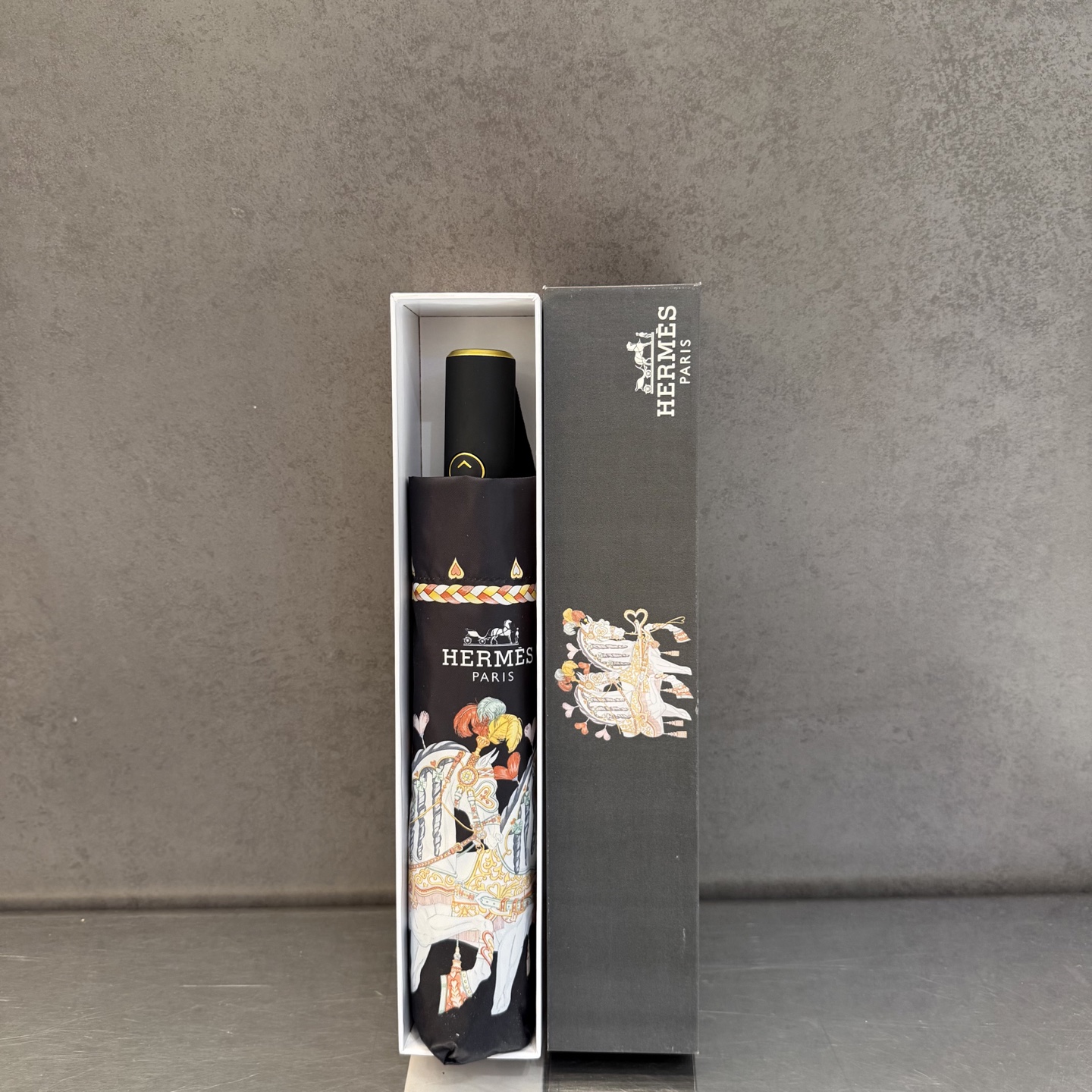 爱马仕HERMES 三折防晒睛雨伞。。 夏季新款 全自动折叠晴雨伞 内里黑色涂层防晒有效阻隔紫外线99%