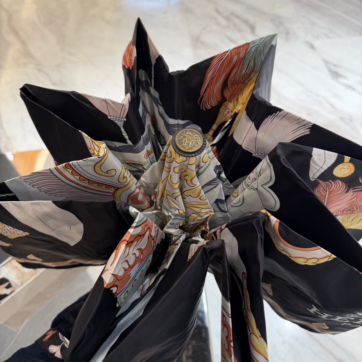 爱马仕HERMES 三折防晒睛雨伞。。 夏季新款 全自动折叠晴雨伞 内里黑色涂层防晒有效阻隔紫外线99%