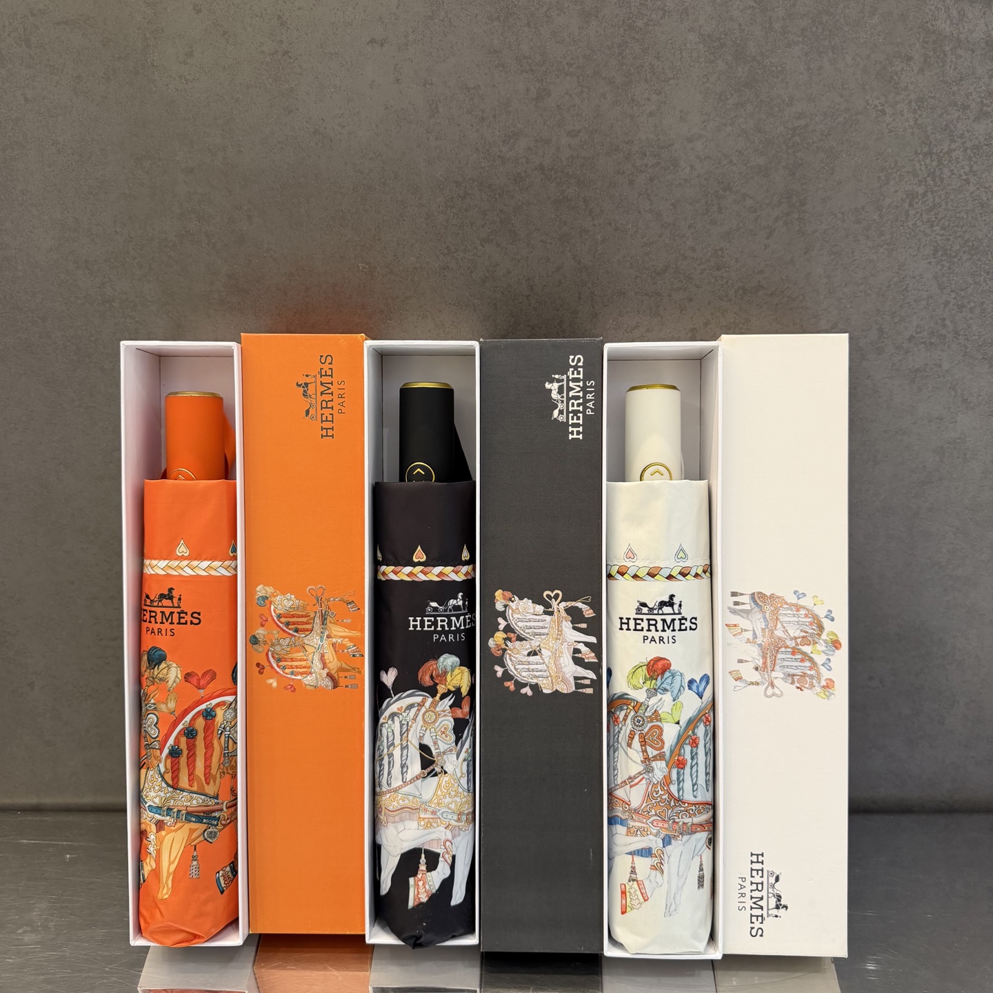 爱马仕HERMES 三折防晒睛雨伞。。 夏季新款 全自动折叠晴雨伞 内里黑色涂层防晒有效阻隔紫外线99%