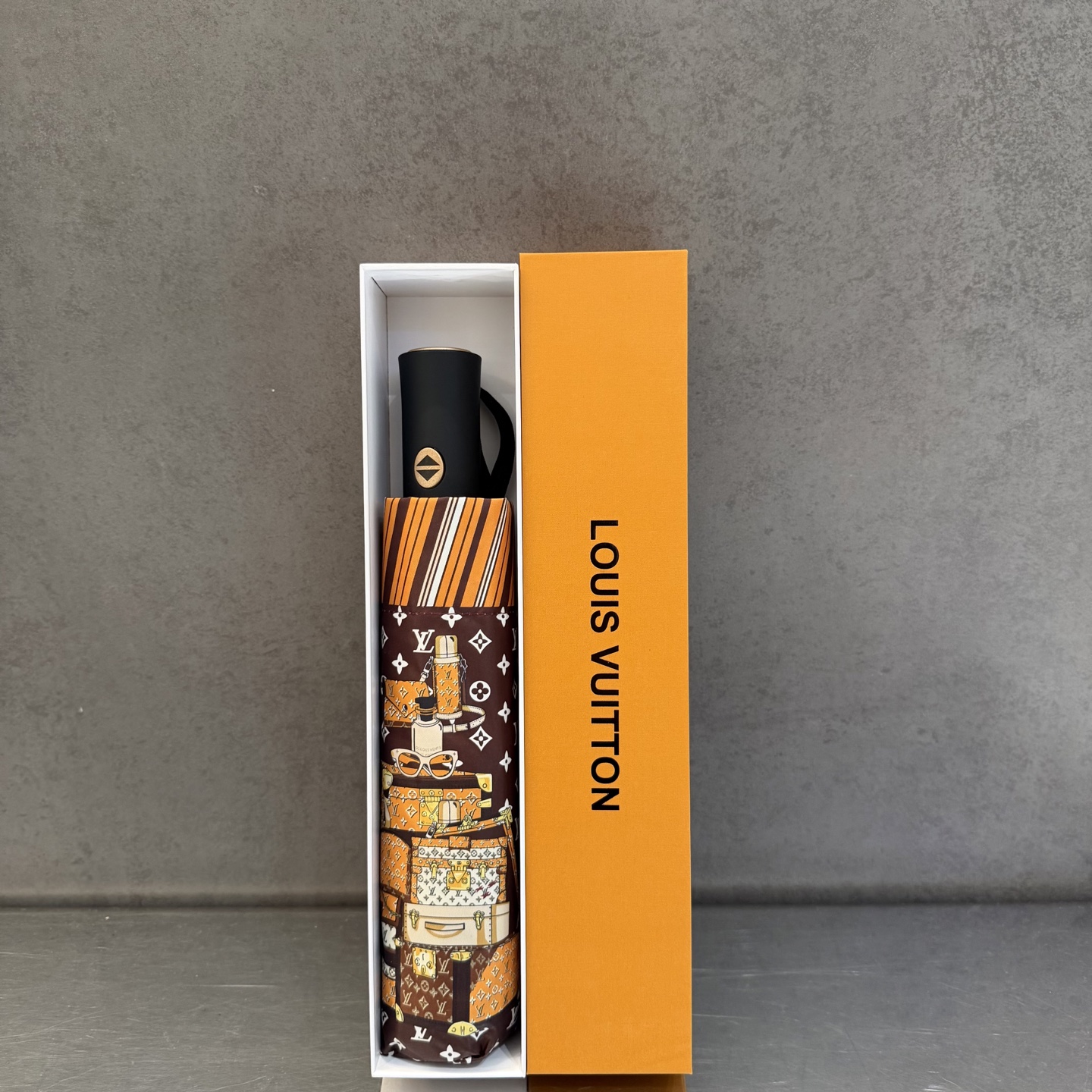 LV 路易威登三折防晒睛雨伞。。 夏季新款 全自动折叠晴雨伞 内里黑色涂层防晒有效阻隔紫外线99%，UP