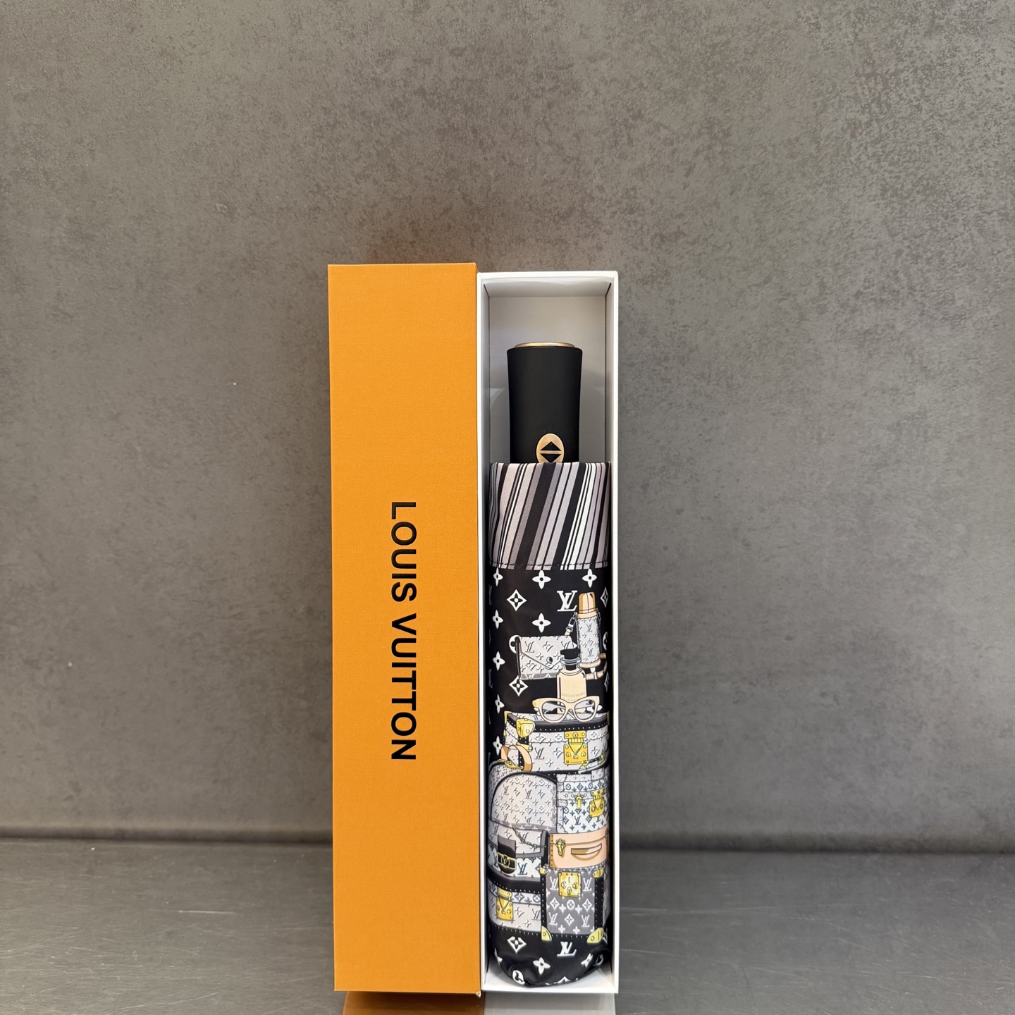 LV 路易威登三折防晒睛雨伞。。 夏季新款 全自动折叠晴雨伞 内里黑色涂层防晒有效阻隔紫外线99%，UP