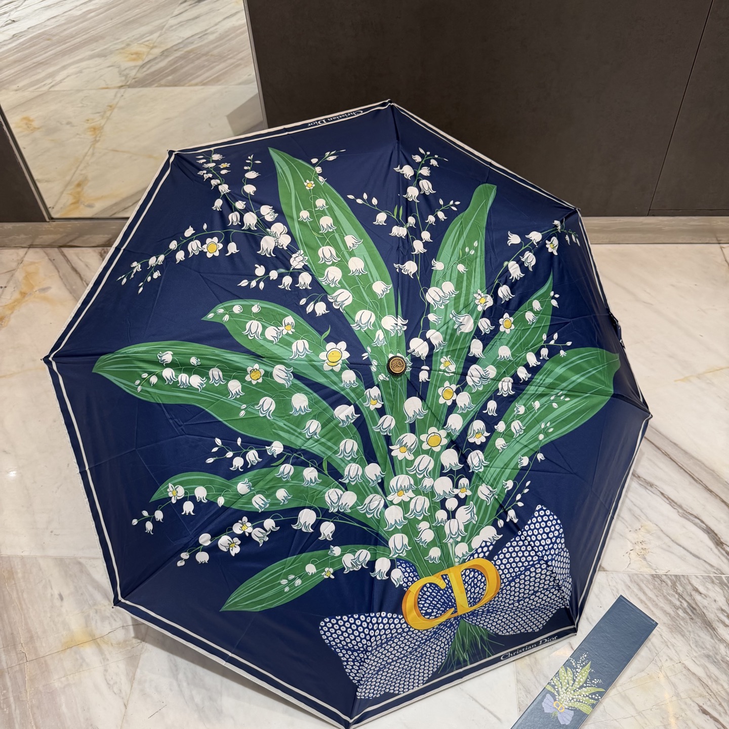 迪奥Dior 三折防晒睛雨伞。。夏季新款 全自动折叠晴雨伞 内里黑色涂层防晒有效阻隔紫外线99%，UPF