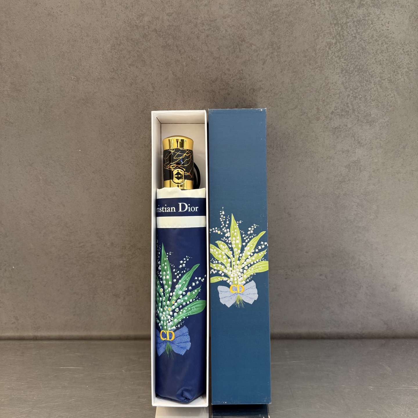 迪奥Dior 三折防晒睛雨伞。。夏季新款 全自动折叠晴雨伞 内里黑色涂层防晒有效阻隔紫外线99%，UPF