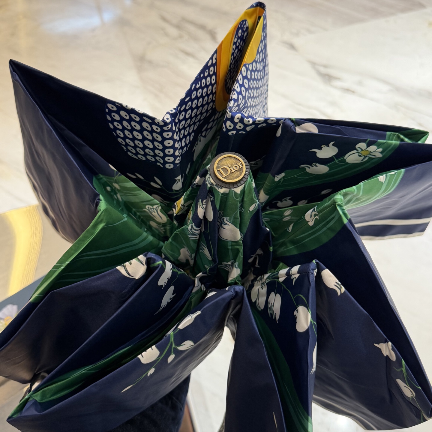 迪奥Dior 三折防晒睛雨伞。。夏季新款 全自动折叠晴雨伞 内里黑色涂层防晒有效阻隔紫外线99%，UPF