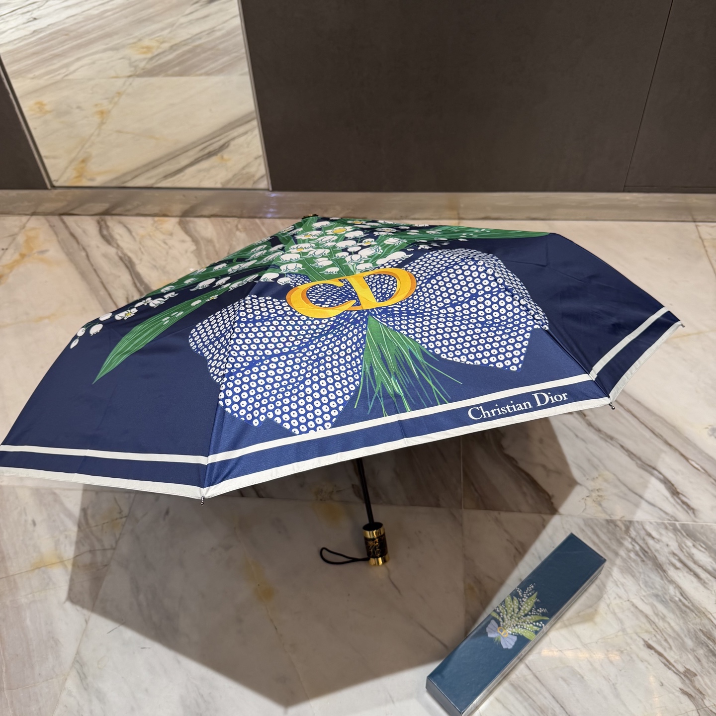迪奥Dior 三折防晒睛雨伞。。夏季新款 全自动折叠晴雨伞 内里黑色涂层防晒有效阻隔紫外线99%，UPF