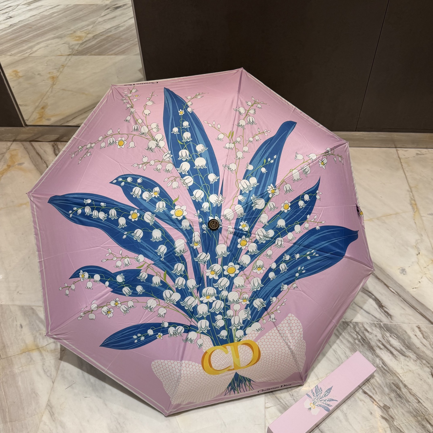 迪奥Dior 三折防晒睛雨伞。。夏季新款 全自动折叠晴雨伞 内里黑色涂层防晒有效阻隔紫外线99%，UPF