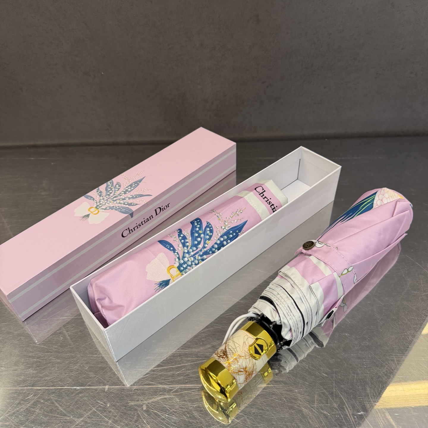 迪奥Dior 三折防晒睛雨伞。。夏季新款 全自动折叠晴雨伞 内里黑色涂层防晒有效阻隔紫外线99%，UPF