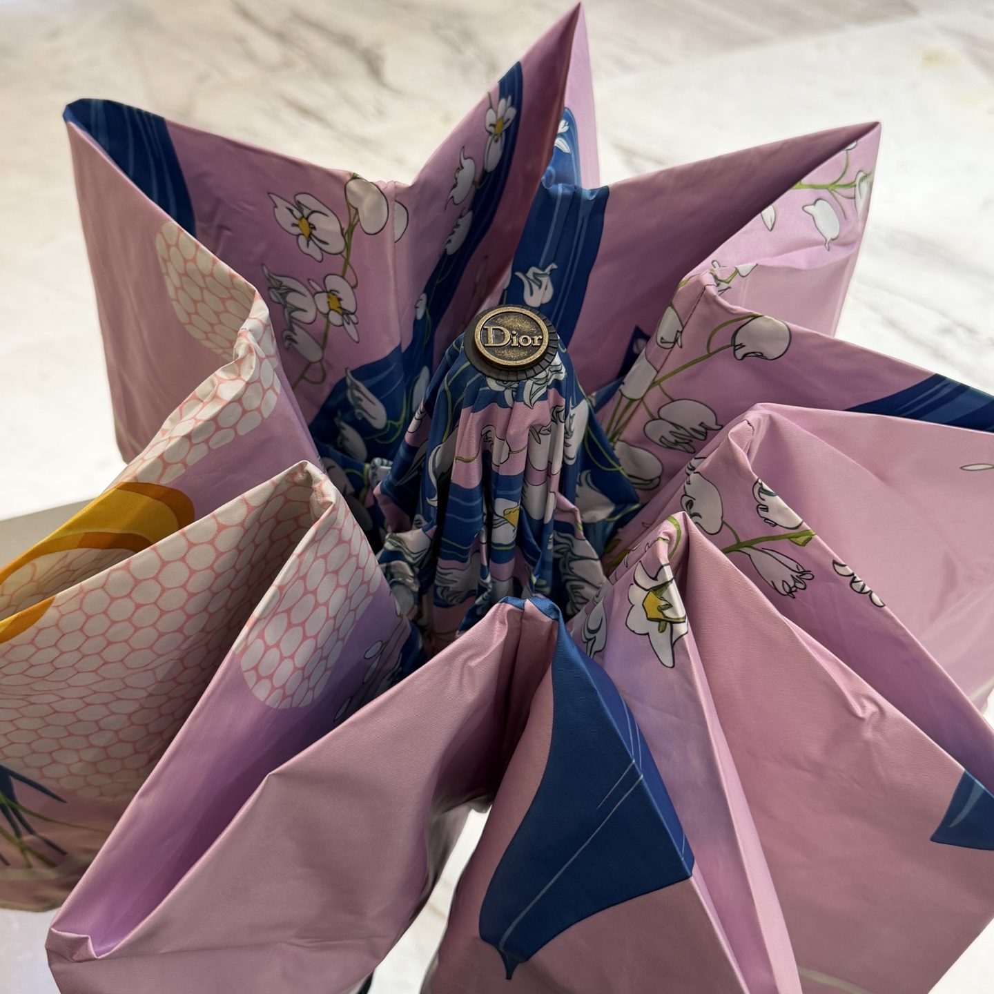 迪奥Dior 三折防晒睛雨伞。。夏季新款 全自动折叠晴雨伞 内里黑色涂层防晒有效阻隔紫外线99%，UPF