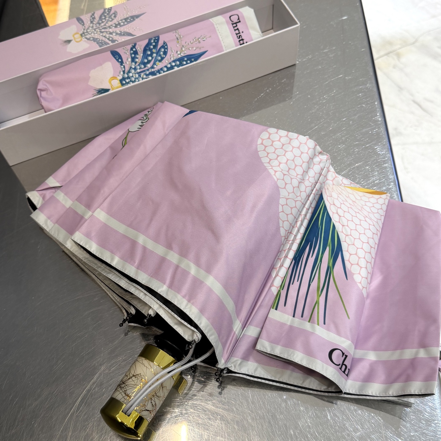 迪奥Dior 三折防晒睛雨伞。。夏季新款 全自动折叠晴雨伞 内里黑色涂层防晒有效阻隔紫外线99%，UPF