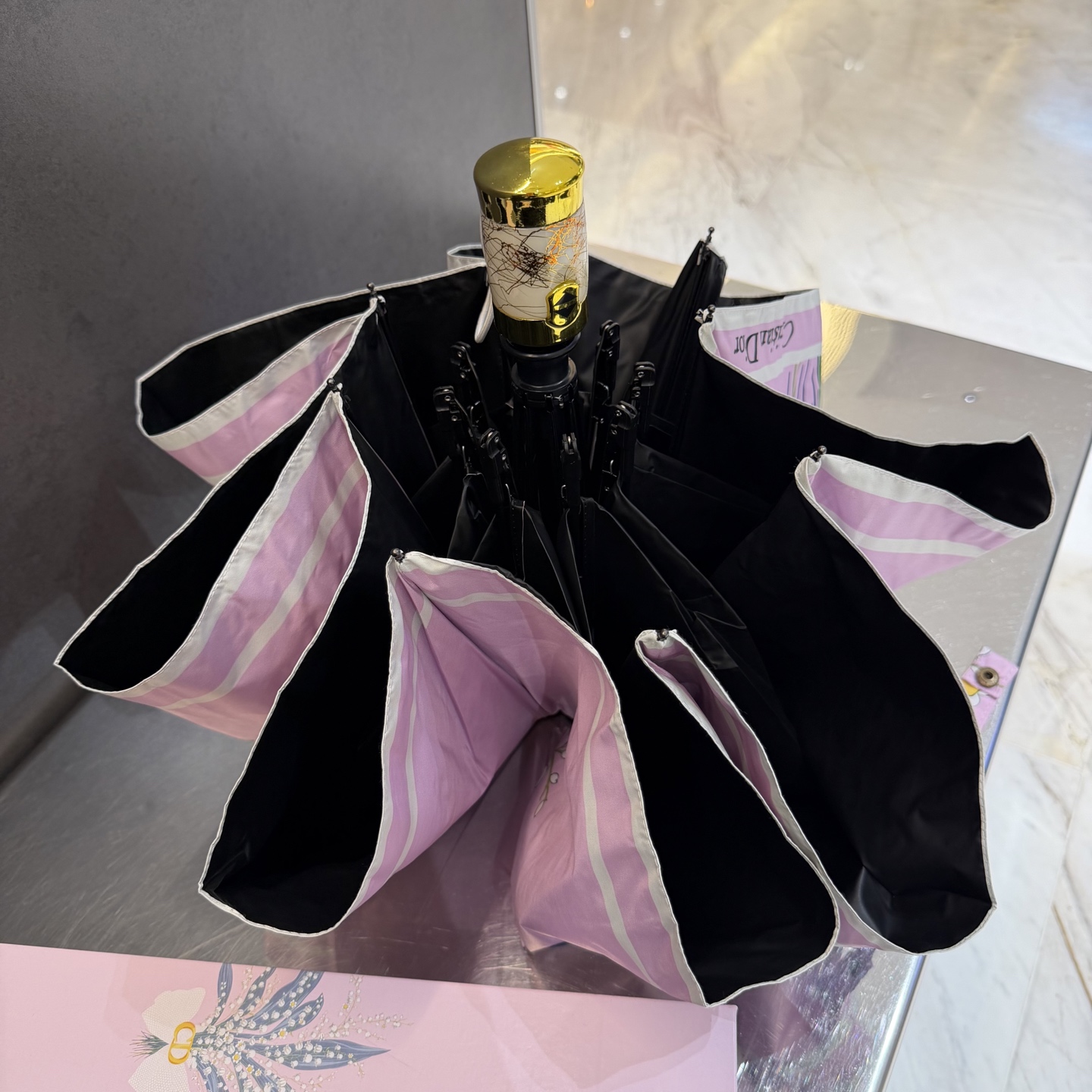 迪奥Dior 三折防晒睛雨伞。。夏季新款 全自动折叠晴雨伞 内里黑色涂层防晒有效阻隔紫外线99%，UPF