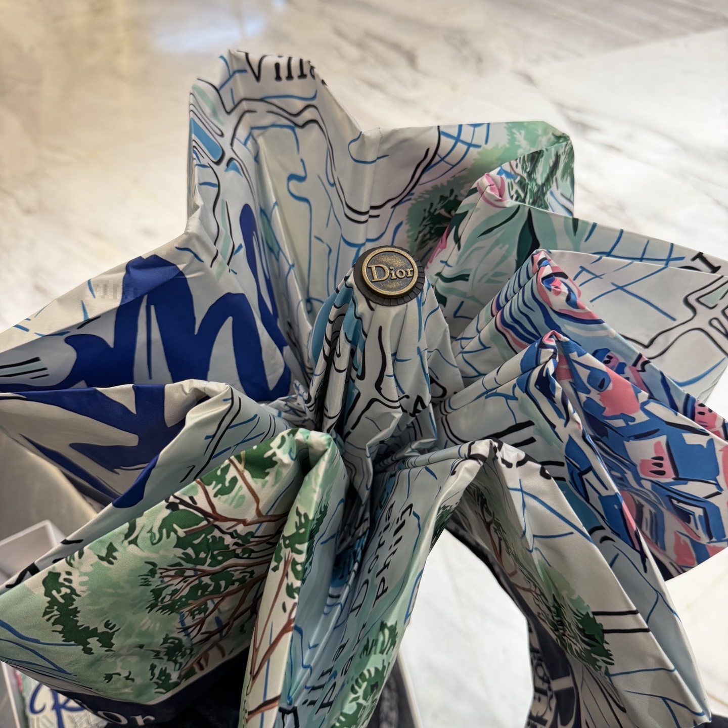 迪奥Dior 三折防晒睛雨伞。。夏季新款 全自动折叠晴雨伞 内里黑色涂层防晒有效阻隔紫外线99%，UPF