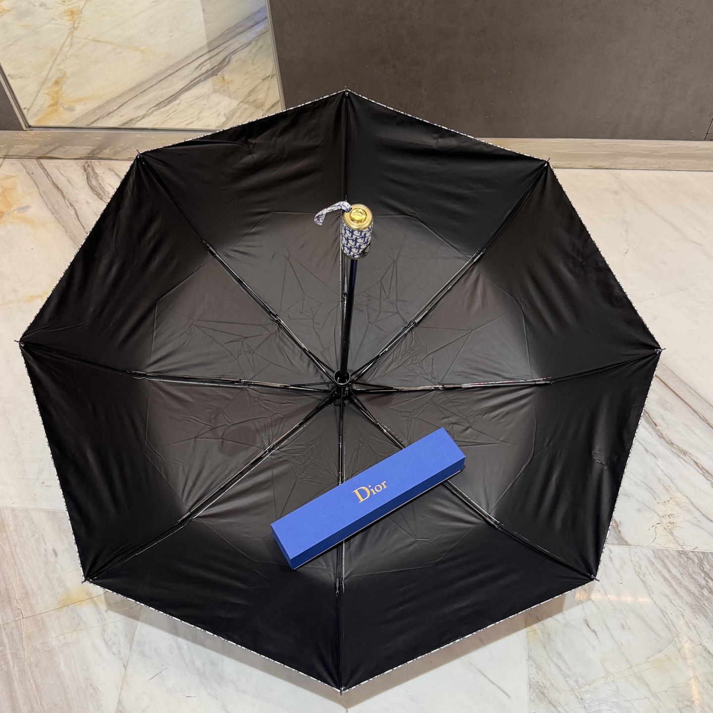 迪奥Dior 三折防晒睛雨伞。。夏季新款 全自动折叠晴雨伞 内里黑色涂层防晒有效阻隔紫外线99%，UPF