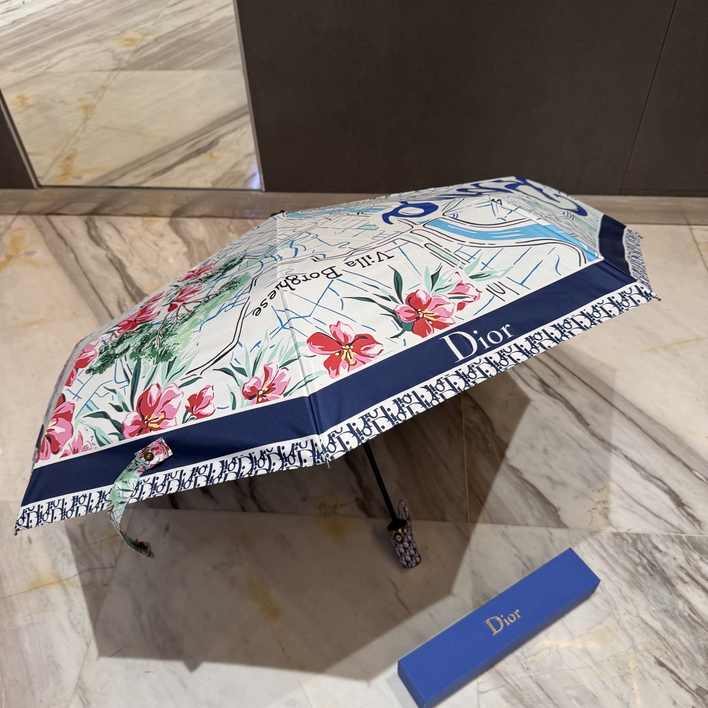 迪奥Dior 三折防晒睛雨伞。。夏季新款 全自动折叠晴雨伞 内里黑色涂层防晒有效阻隔紫外线99%，UPF