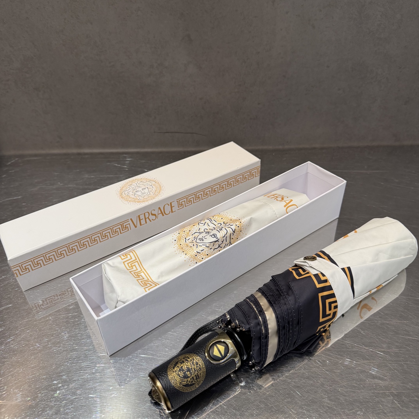 🌈🌈️范思哲（VERSACE）三折防晒睛雨伞。。 夏季新款 全自动折叠晴雨伞 内里黑色涂层防晒有效阻隔紫