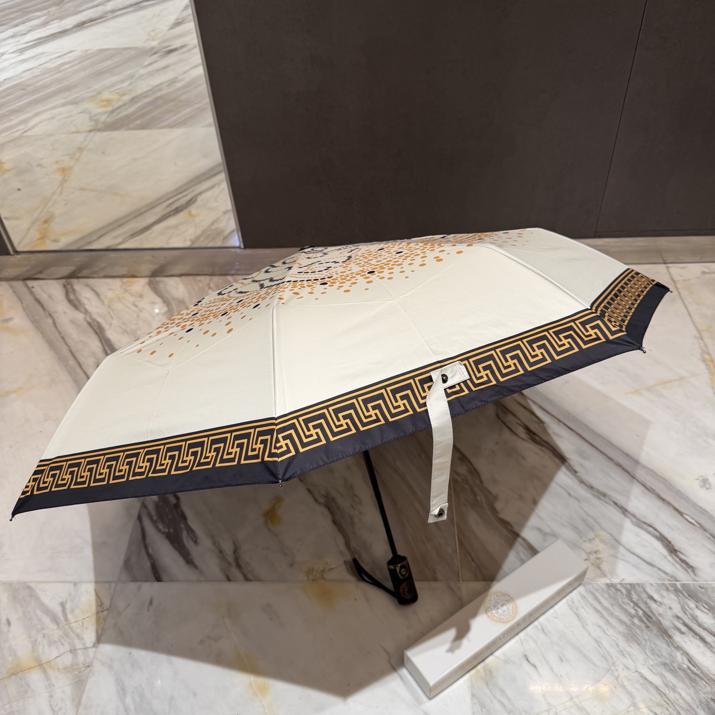 🌈🌈️范思哲（VERSACE）三折防晒睛雨伞。。 夏季新款 全自动折叠晴雨伞 内里黑色涂层防晒有效阻隔紫